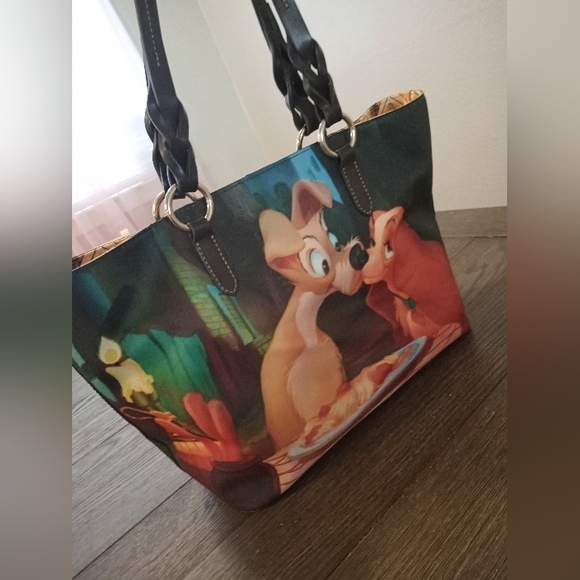 Disney Dooney & Bourke Lady And The Tramp Tote 2018 - Picture 8 of 16